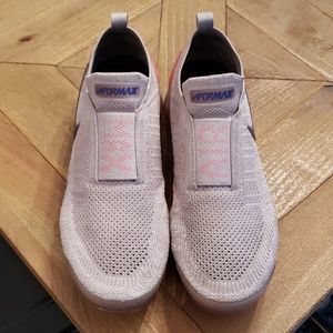 Nike Flyknit Vapormax slip-on.